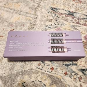 Monat interchangeable thermal blow out brush set. New in box.